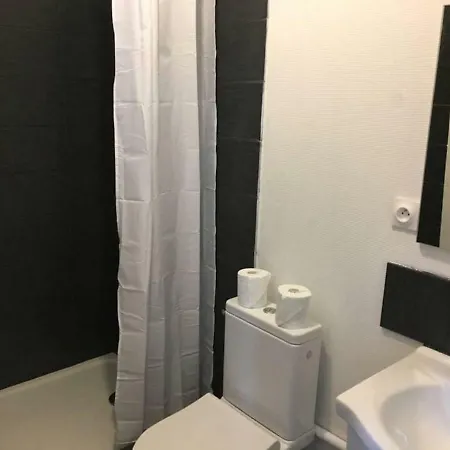 Апартаменты H4 Fitness Centre Jaures *